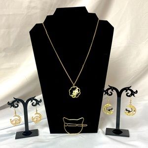 Gold cat jewelry lot w/ hair accessories.Necklace & earrings car jewelry bundle